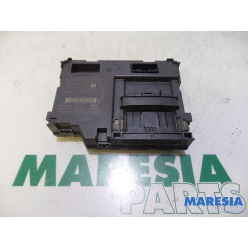Renault - Captur - Card reader (lock)