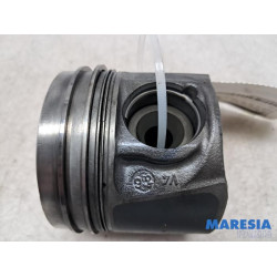 Opel - Vivaro - Piston