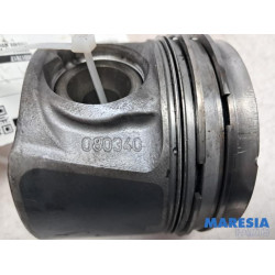 Opel - Vivaro - Piston