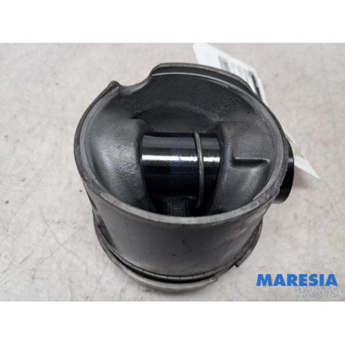 Opel - Vivaro - Piston