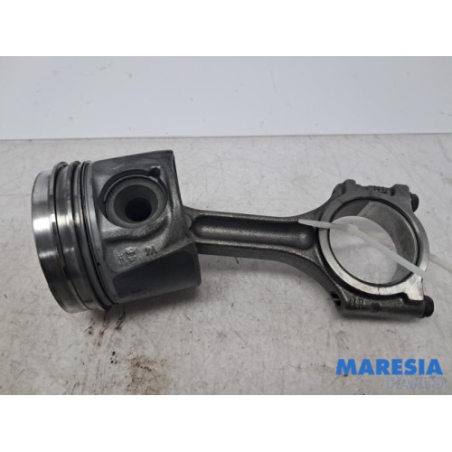 Renault - Trafic - Connecting rod