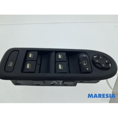 Peugeot - 308 - Multi-functional window switch