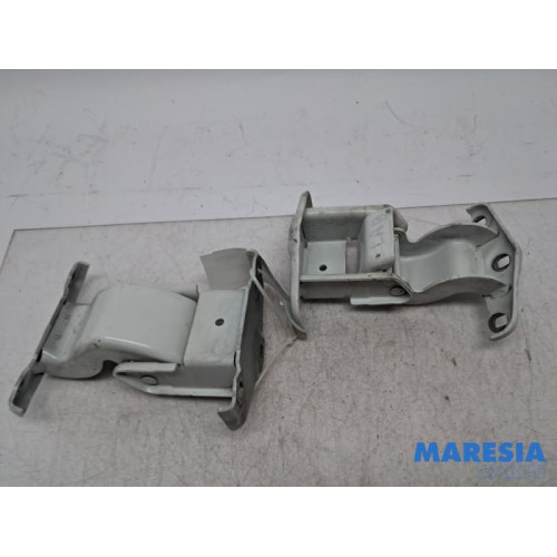 Renault - Trafic - Set of hinges