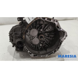 Opel - Vivaro - Gearbox