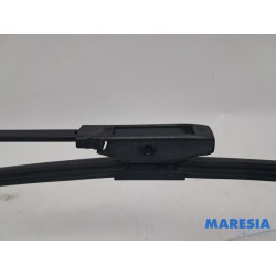 Renault - Captur - Front wiper arm