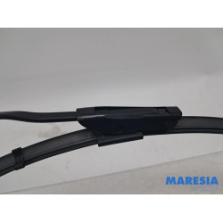 Renault - Captur - Front wiper arm