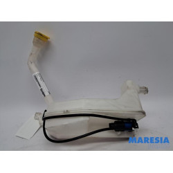 Renault - Captur - Front windscreen washer reservoir