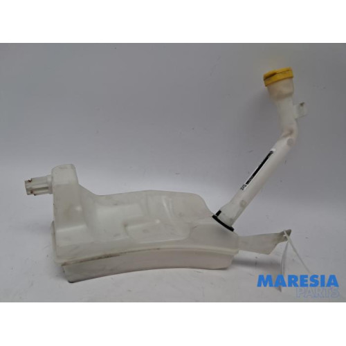 Renault - Captur - Front windscreen washer reservoir
