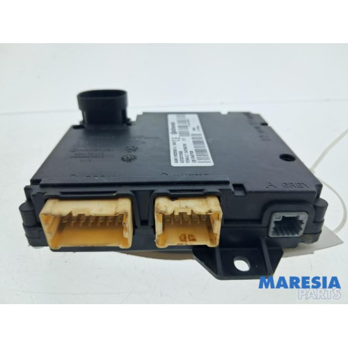 Renault - Trafic - Centrale Deurvergrendelings Module