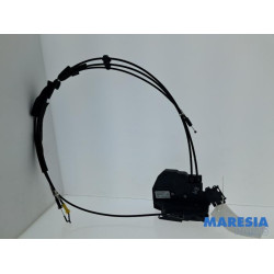 Renault - Trafic - Sliding door lock mechanism, right