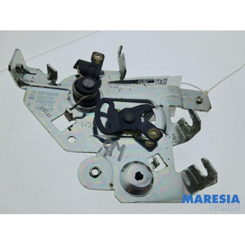 Renault - Trafic - Sliding door lock mechanism, right