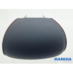Renault - Captur - Headrest
