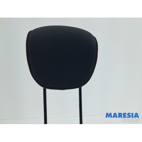 Renault - Captur - Headrest