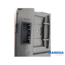 Renault - Captur - Card reader (lock)