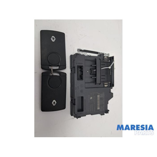 Renault - Captur - Card reader (lock)