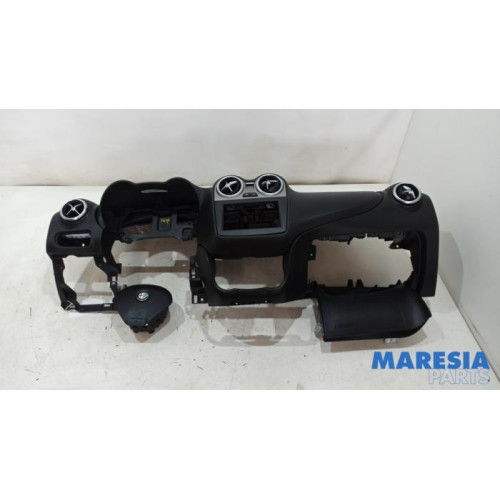 Alfa Romeo - Mito - Airbag set + dashboard