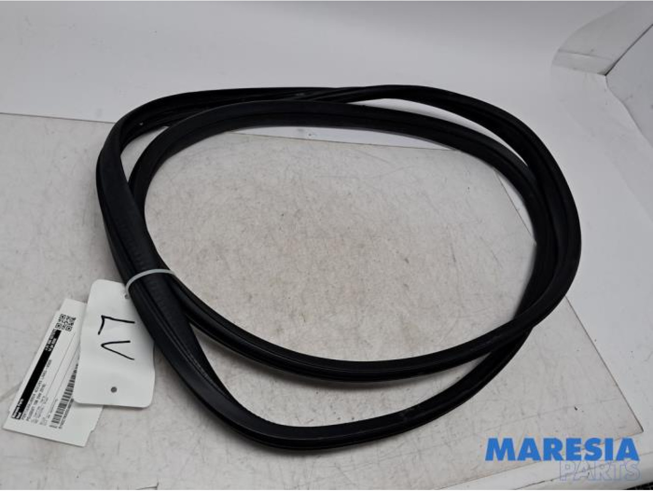 Peugeot - 108 - Front door seal 4-door, left