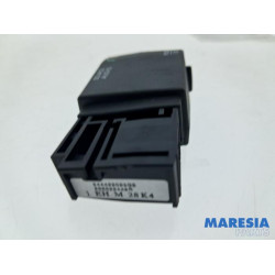 Renault - Captur - Steering wheel mounted radio control