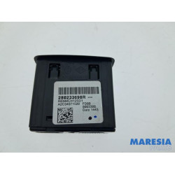 Renault - Captur - AUX / USB connection