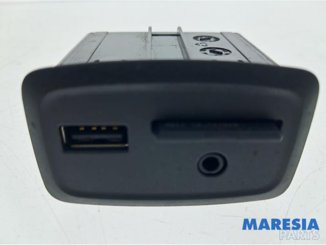 Renault - Captur - AUX / USB connection