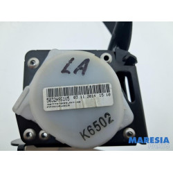 Renault - Captur - Rear seatbelt, left