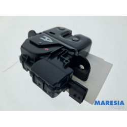 Renault - Captur - Tailgate lock mechanism