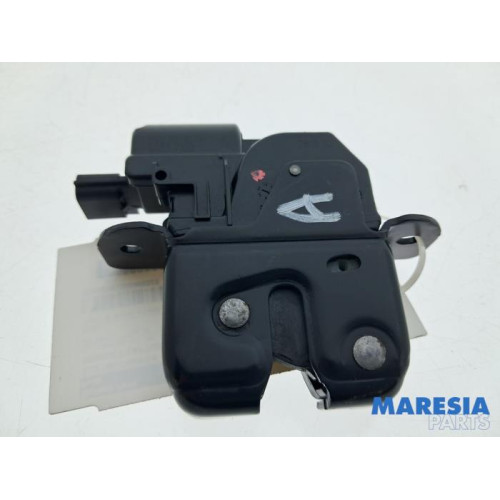 Renault - Captur - Tailgate lock mechanism