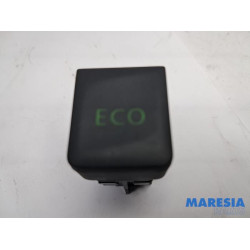 Renault - Captur - Switch