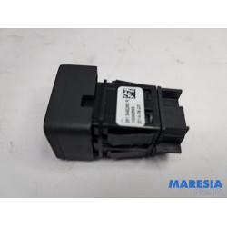 Renault - Captur - Switch