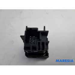 Renault - Captur - Switch