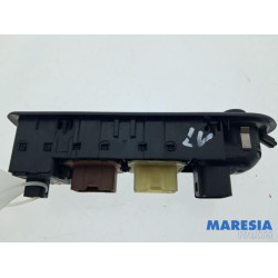 Renault - Captur - Multi-functional window switch