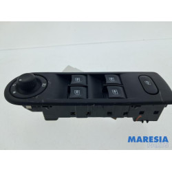 Renault - Captur - Multi-functional window switch