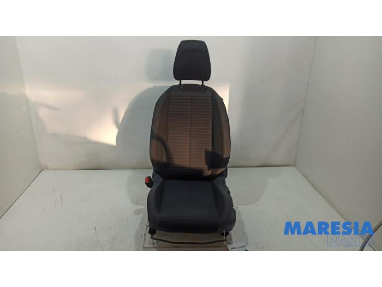 Peugeot - 208 - Stoel links