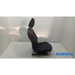 Peugeot - 208 - Stoel links