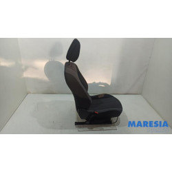 Peugeot - 208 - Stoel links
