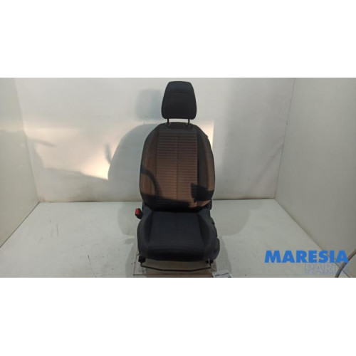 Peugeot - 208 - Stoel links