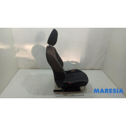 Peugeot - 208 - Stoel links