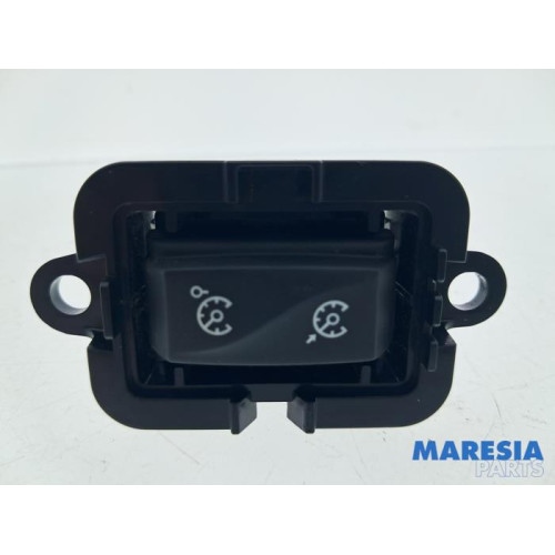 Renault - Megane - Cruise control switch