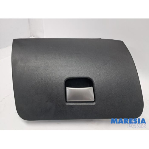 Alfa Romeo - Mito - Glovebox