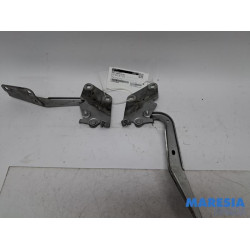 Renault - Megane - Motorhaube Scharnier