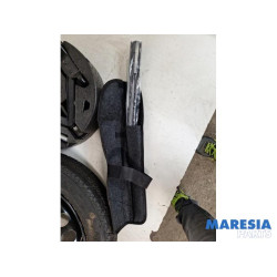 Opel - Astra - Krikset + reservewiel