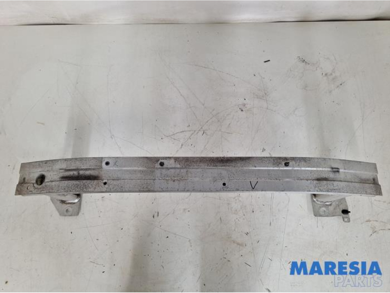 Renault - Captur - Front bumper frame