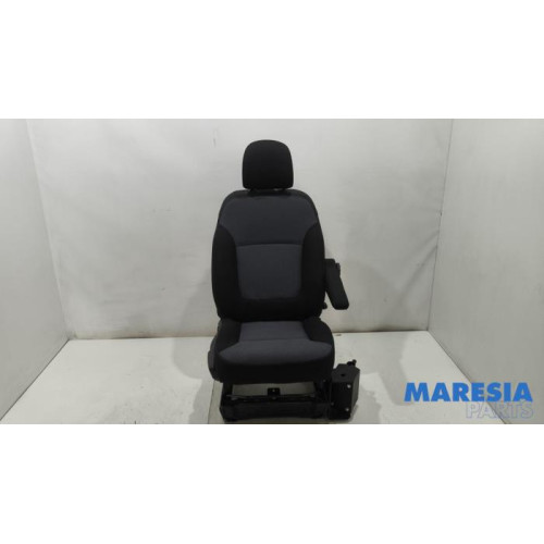 Opel - Vivaro - Seat, right