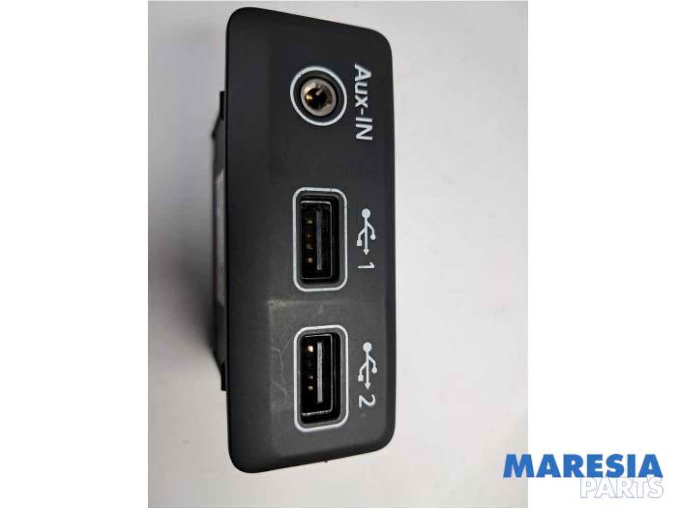 Renault - Talisman - AUX / USB connection