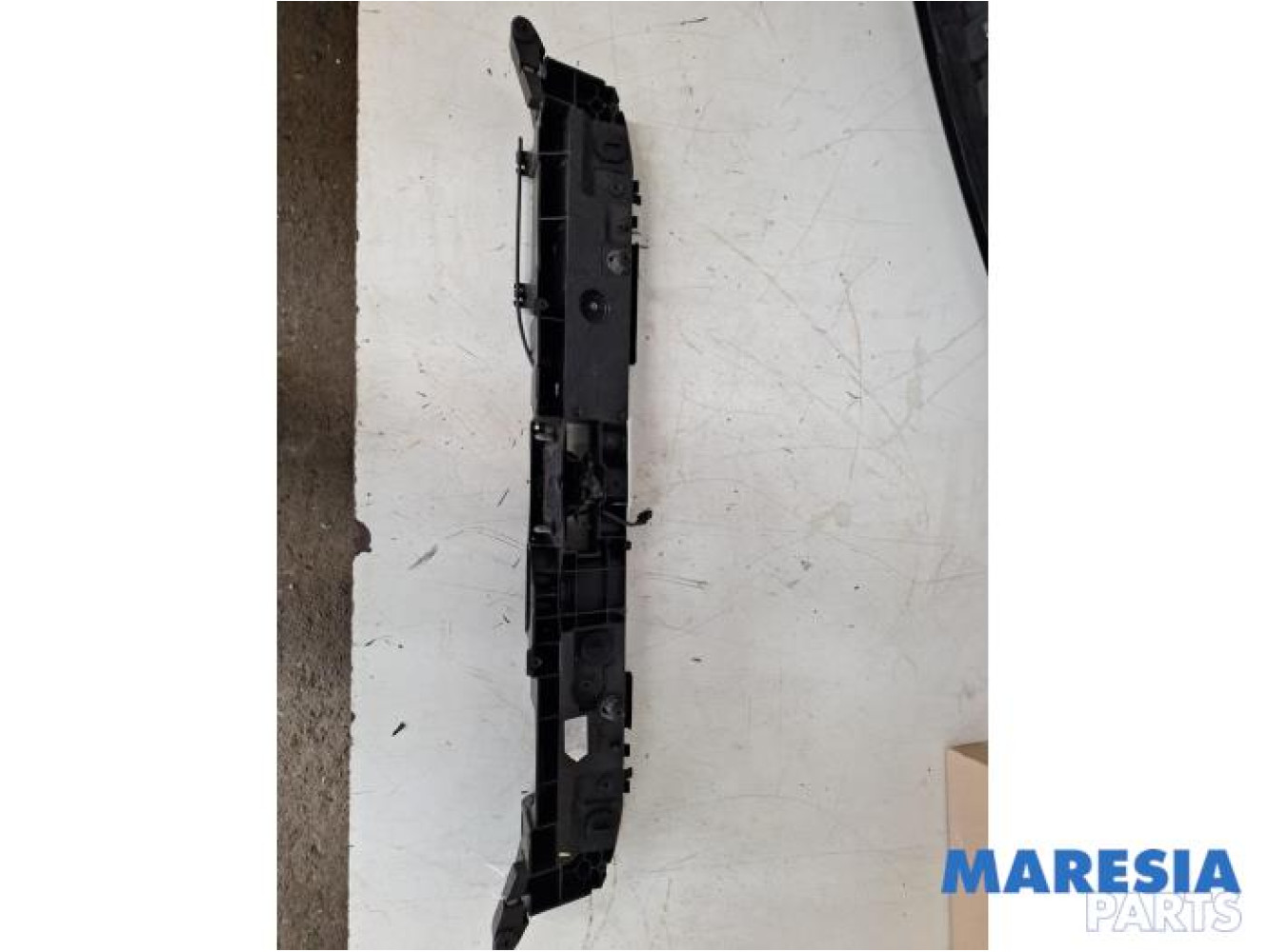 Renault - Captur - Lock plate