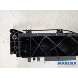 Renault - Captur - Lock plate