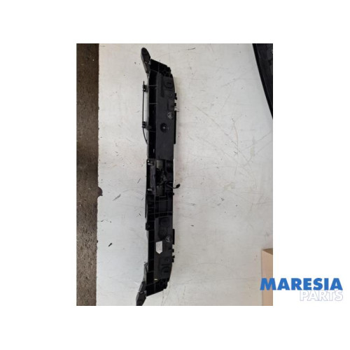Renault - Captur - Lock plate