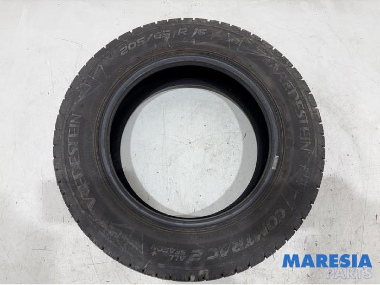 Opel - Vivaro - Tyre