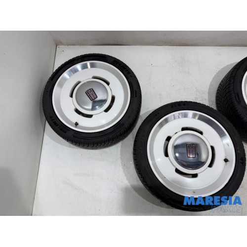 Fiat - 500 - Sportvelgenset + banden