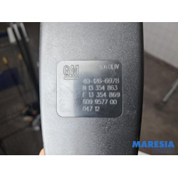 Opel - Astra - Insertion ceinture de sécurité arrière gauche